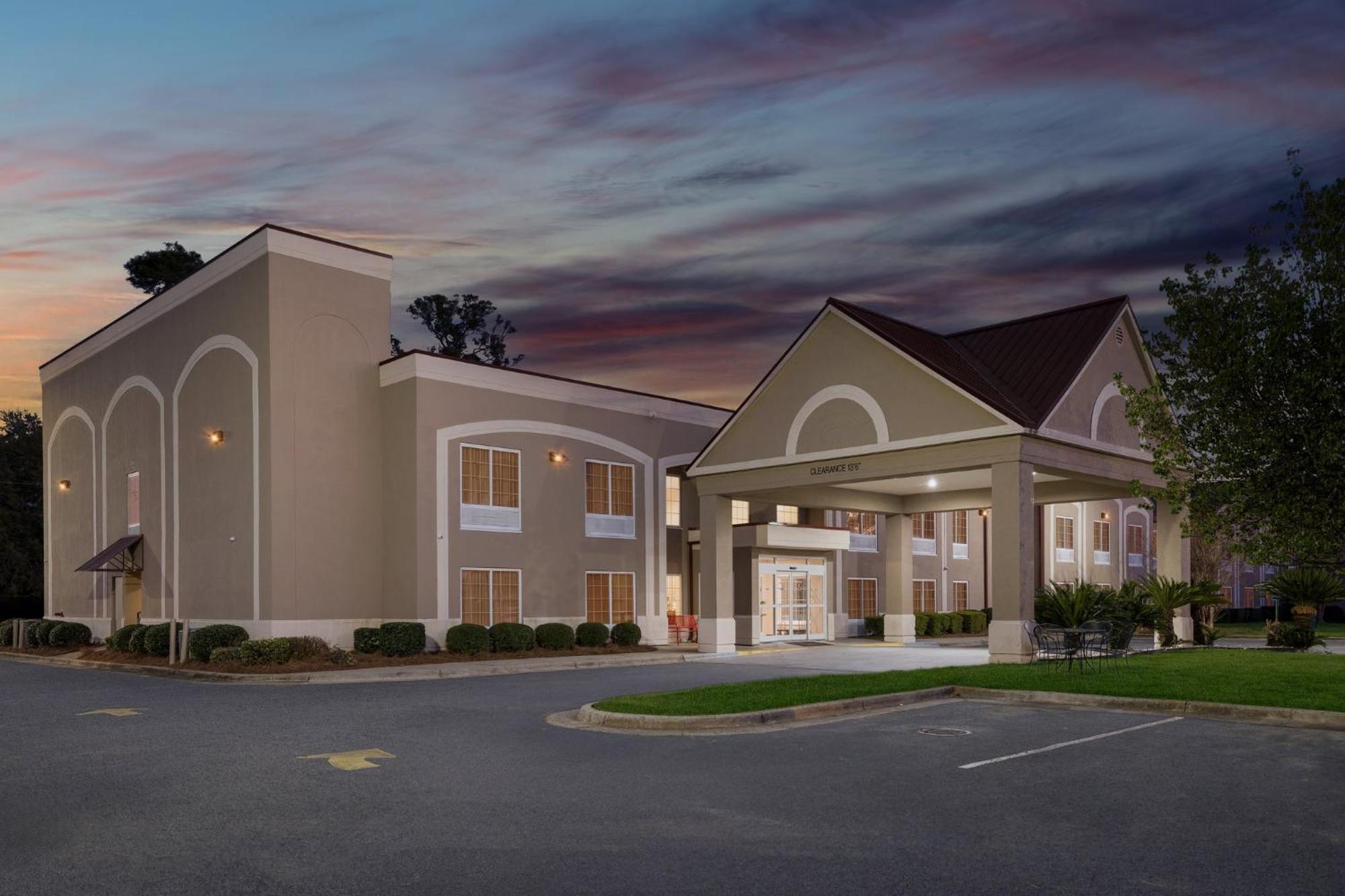 Red Roof Inn & Suites Albany, Ga Exterior photo