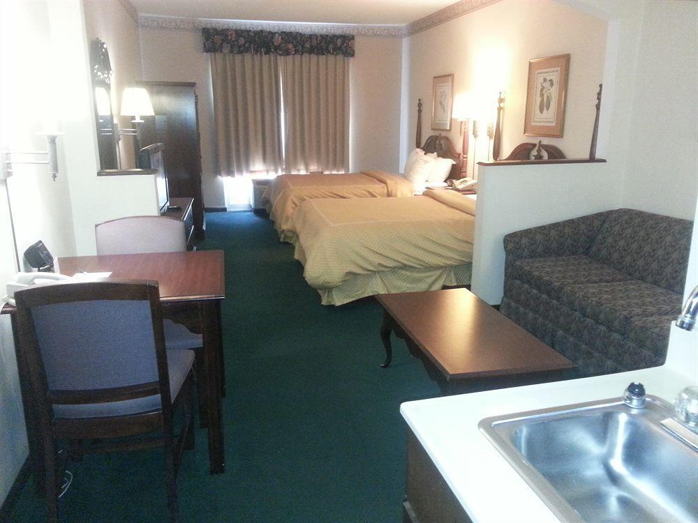Red Roof Inn & Suites Albany, Ga Exterior photo